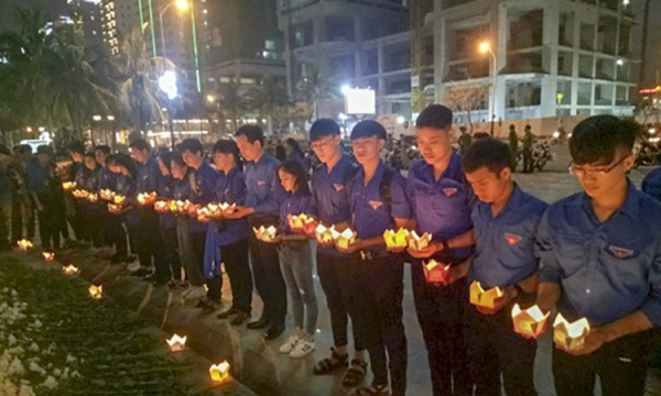 Đà Nẵng: 1.000 hoa đăng tưởng niệm nạn nhân tai nạn giao thông